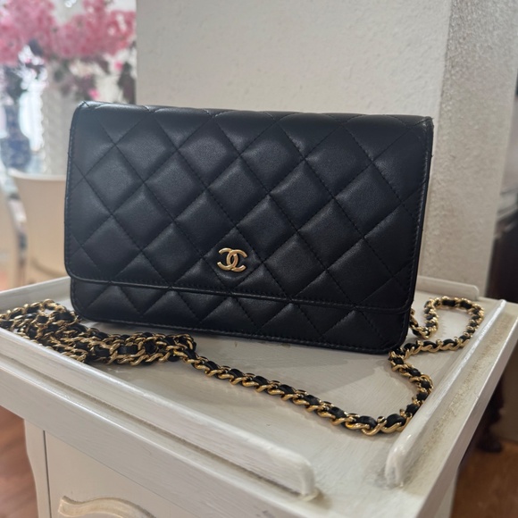 Chanel wallet on a chain - Picture 11 of 16